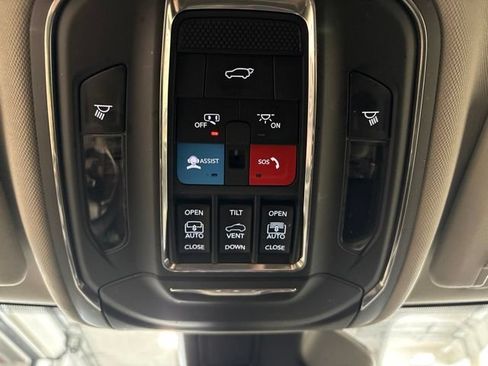 Used 2024 Jeep Grand Cherokee L Limited w/ Luxury Tech Group II AWD/4WD image 25