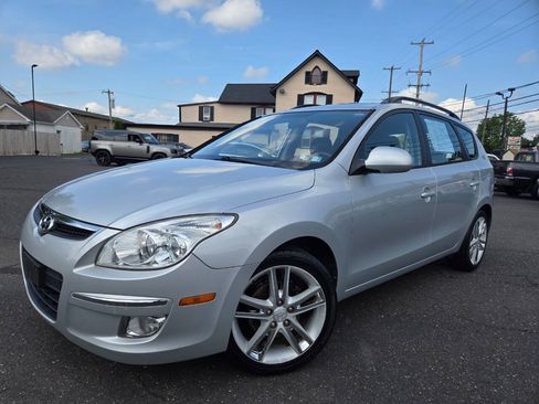 Used 2010 Hyundai Elantra SE FWD image 2