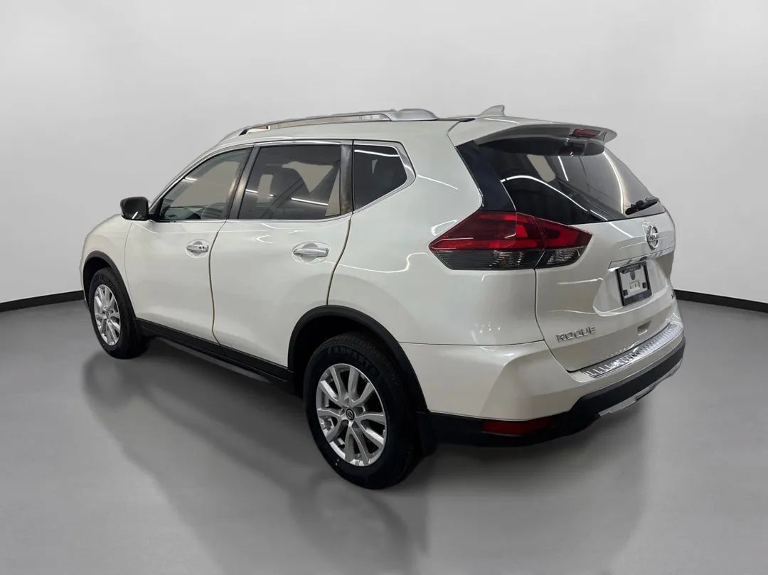 Used 2018 Nissan Rogue SV AWD/4WD image 7