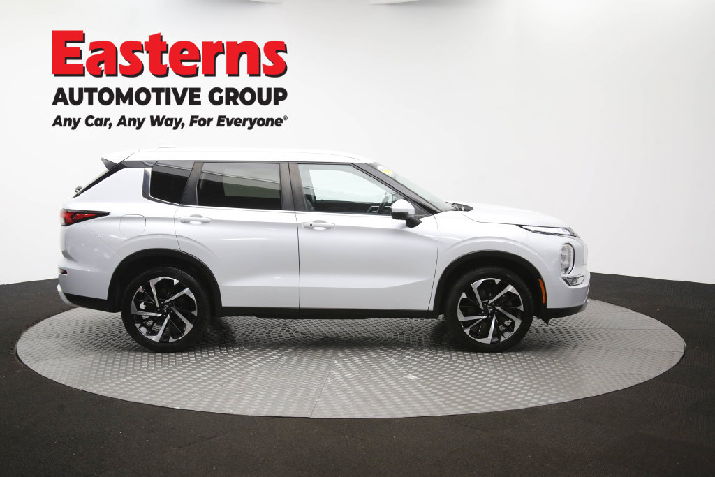 Used 2024 Mitsubishi Outlander SE FWD image 43
