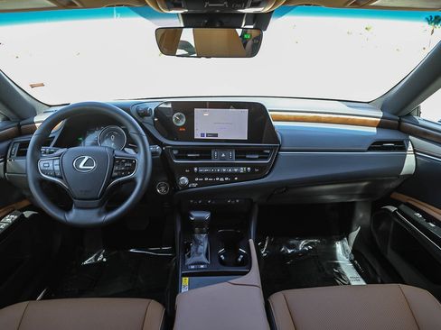 Used 2025 Lexus ES 300h 300h w/ Premium Package image 12