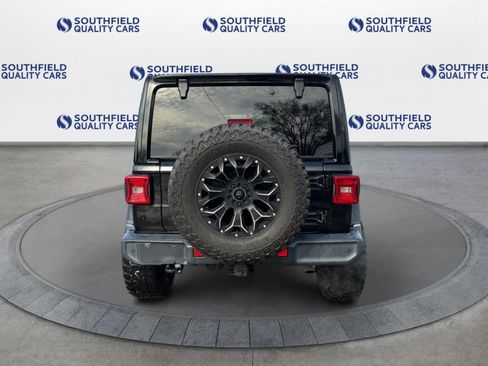 Used 2018 Jeep Wrangler Unlimited Sahara image 5