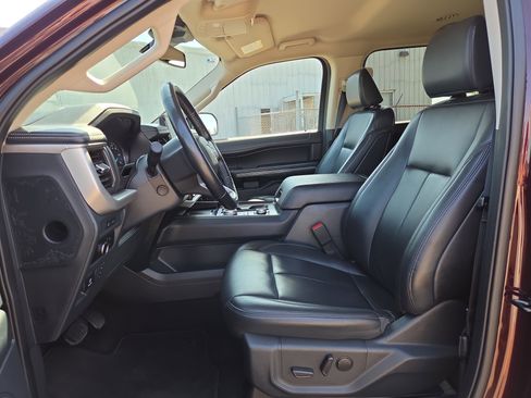 Used 2024 Ford Expedition XLT AWD/4WD image 10
