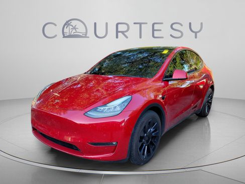 Used 2022 Tesla Model Y Long Range AWD/4WD image 3
