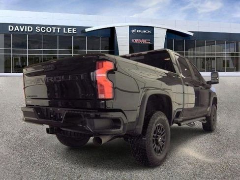 Used 2024 Chevrolet Silverado 2500 ZR2 w/ Technology Package AWD/4WD image 2