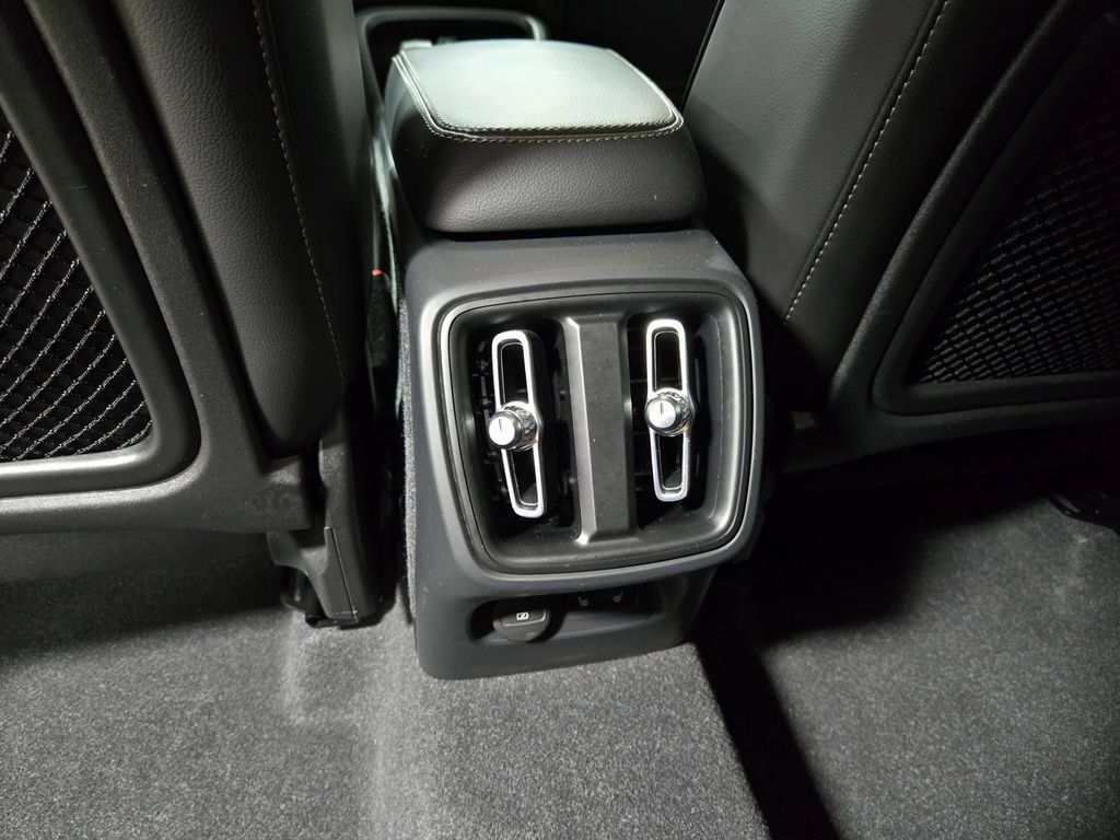 Used 2023 Volvo XC40 B5 Core w/ Climate Package AWD/4WD image 33