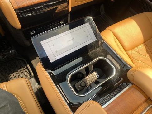 Used 2022 Jeep Grand Wagoneer Series III w/ Rear Seat Video Group 1 image 22