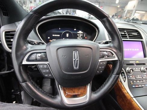 Used 2019 Lincoln Nautilus Reserve image 16