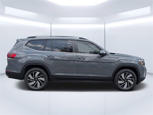 New 2026 Volkswagen Atlas SE image 2