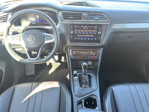 Used 2023 Volkswagen Tiguan SE image 19