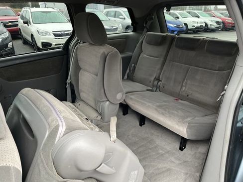 Used 2010 Toyota Sienna LE image 25