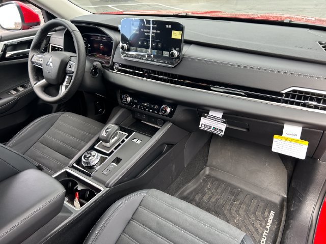 Used 2025 Mitsubishi Outlander SE AWD/4WD image 37
