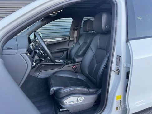 Used 2026 Porsche Macan AWD/4WD image 5