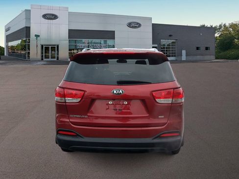 Used 2017 Kia Sorento LX w/ LX Convenience Package image 10