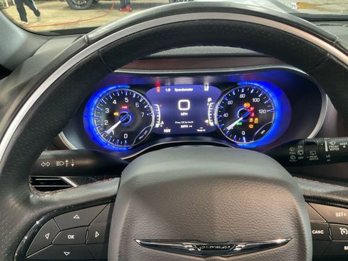 Used 2020 Chrysler Pacifica Limited image 30