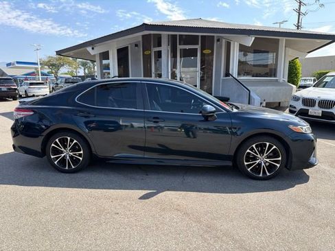 Used 2019 Toyota Camry SE FWD image 8