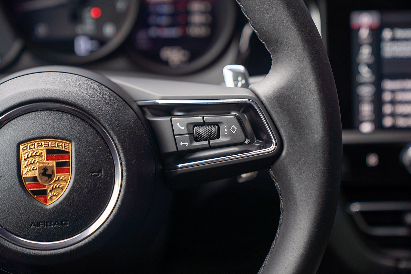 Used 2026 Porsche Macan AWD/4WD image 8
