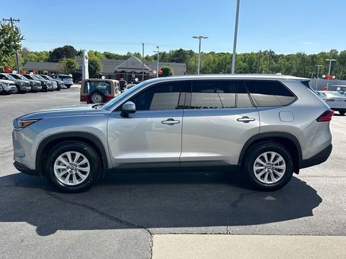 Used 2024 Toyota Grand Highlander XLE image 6