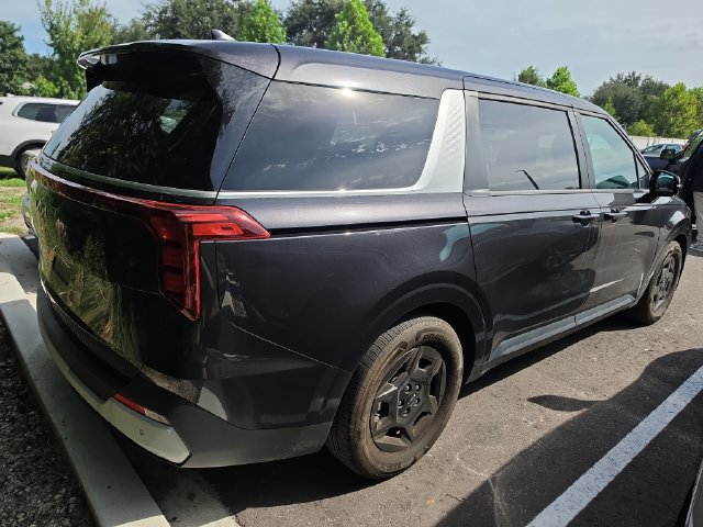 Certified 2025 Kia Carnival FWD image 6