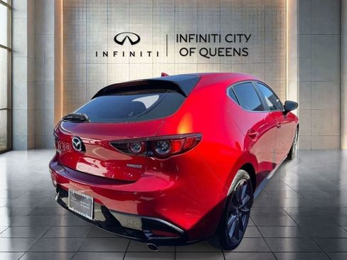 Used 2020 MAZDA MAZDA3 Hatchback w/ Preferred Package FWD image 2