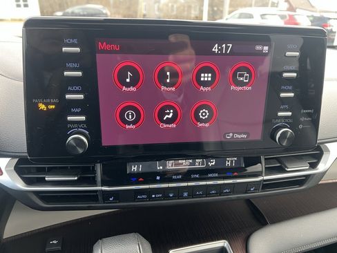 Used 2024 Toyota Sienna XLE image 19