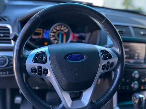 Used 2013 Ford Explorer XLT image 23