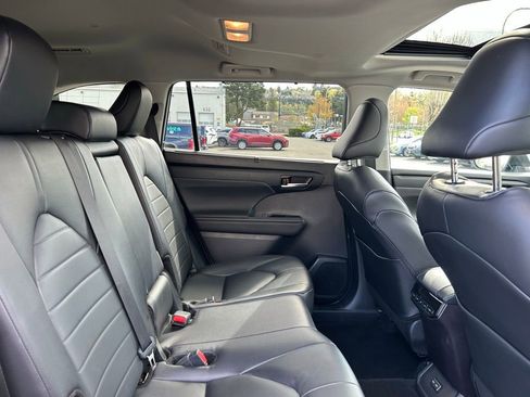 Certified 2024 Toyota Highlander XLE image 15