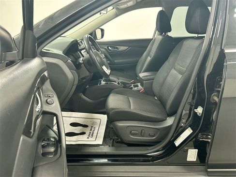 Used 2019 Nissan Rogue SV image 9