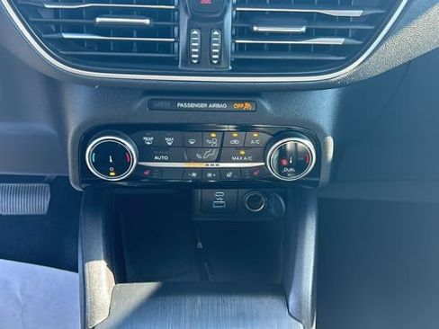 Used 2022 Ford Escape SEL w/ Technology Package FWD image 21