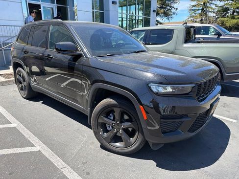 Used 2024 Jeep Grand Cherokee Altitude AWD/4WD image 1