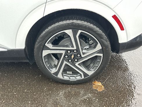 New 2026 Chevrolet Equinox EV LT image 25