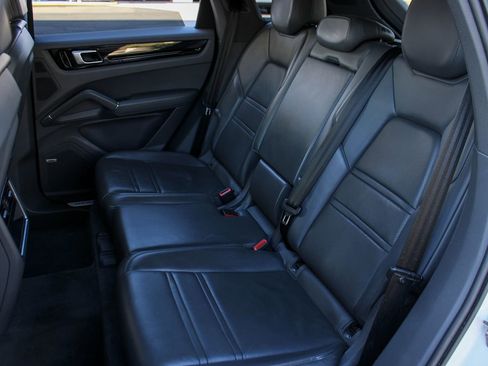 Used 2019 Porsche Cayenne image 19