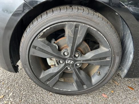 Used 2016 Hyundai Veloster w/ Option Group 02 image 32