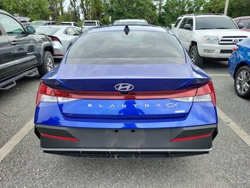 Used 2025 Hyundai Elantra Hybrid FWD image 5