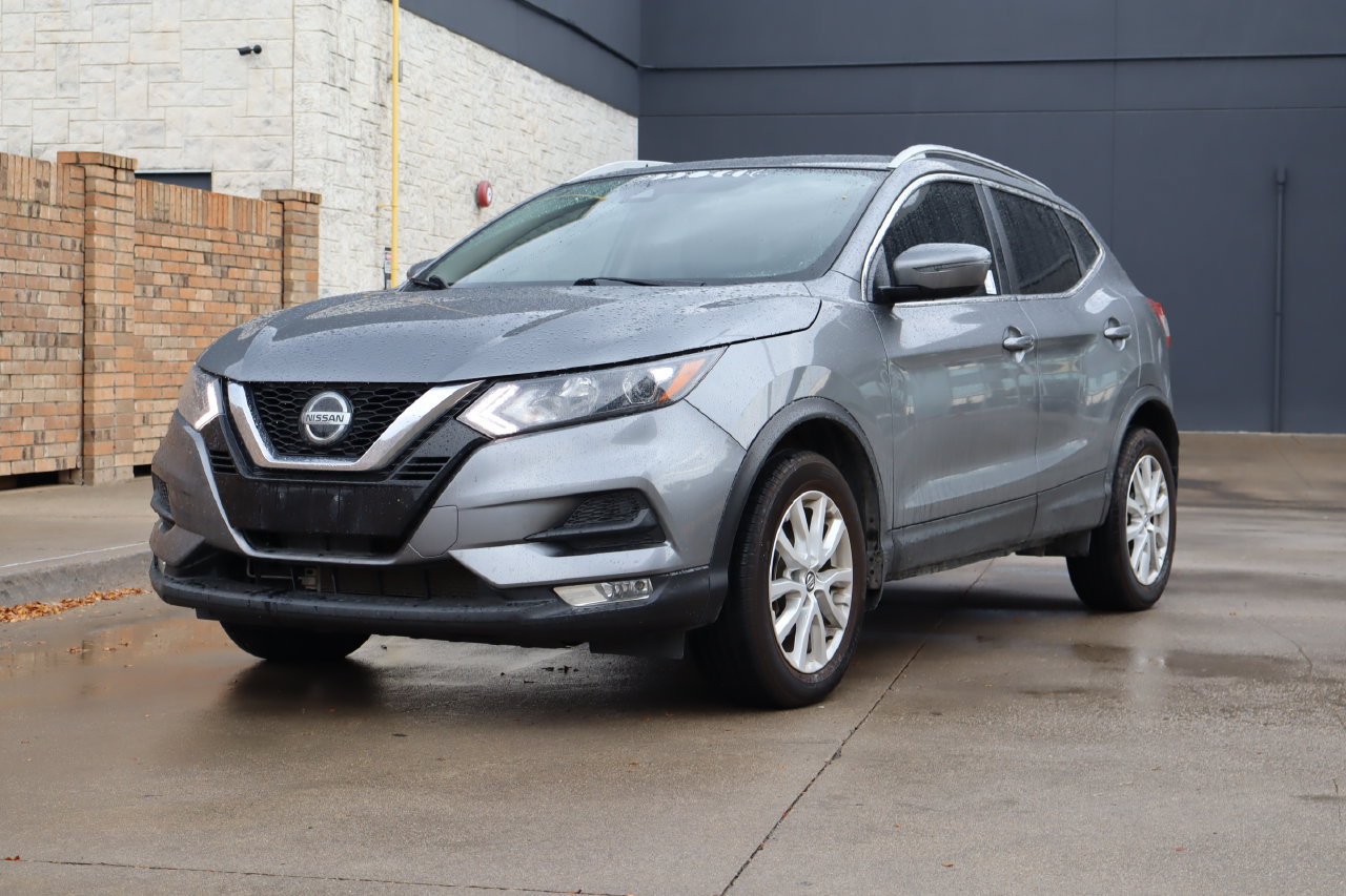 Used 2021 Nissan Rogue Sport SV FWD image 2