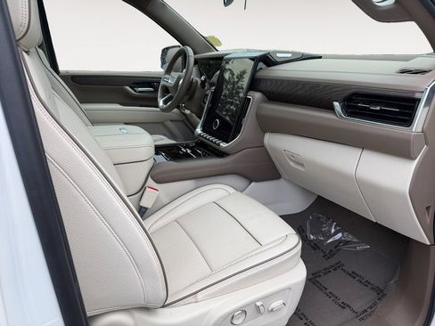 Used 2025 GMC Yukon Denali w/ Sun & Power Step Package AWD/4WD image 26