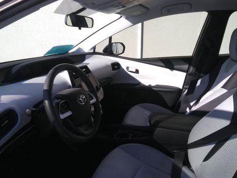 Used 2016 Toyota Prius Two image 11