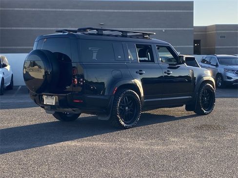 Used 2023 Land Rover Defender 130 SE image 28