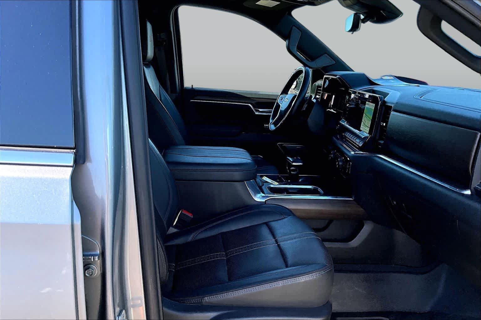 Used 2025 Chevrolet Silverado 1500 High Country AWD/4WD image 8