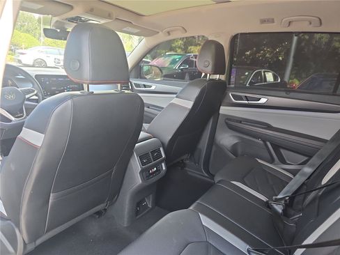 Used 2024 Volkswagen Atlas Peak Edition SEL AWD/4WD image 17