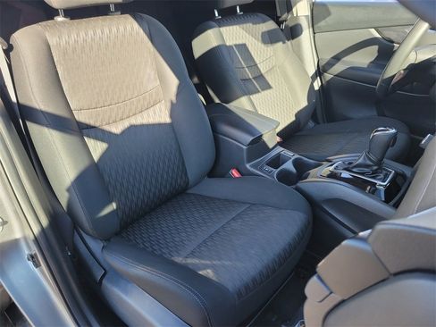 Used 2018 Nissan Rogue SV w/ Premium Package image 18