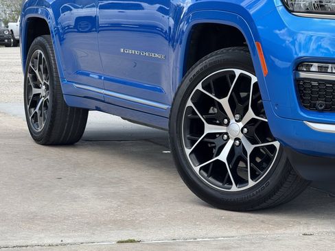 Used 2022 Jeep Grand Cherokee Summit AWD/4WD image 12