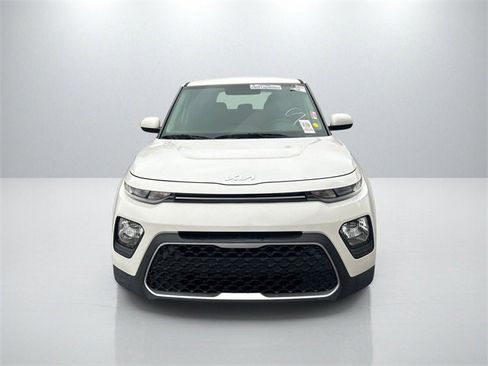 Certified 2022 Kia Soul LX image 2