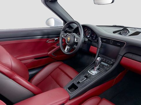 Certified 2019 Porsche 911 Targa 4 GTS AWD/4WD image 38