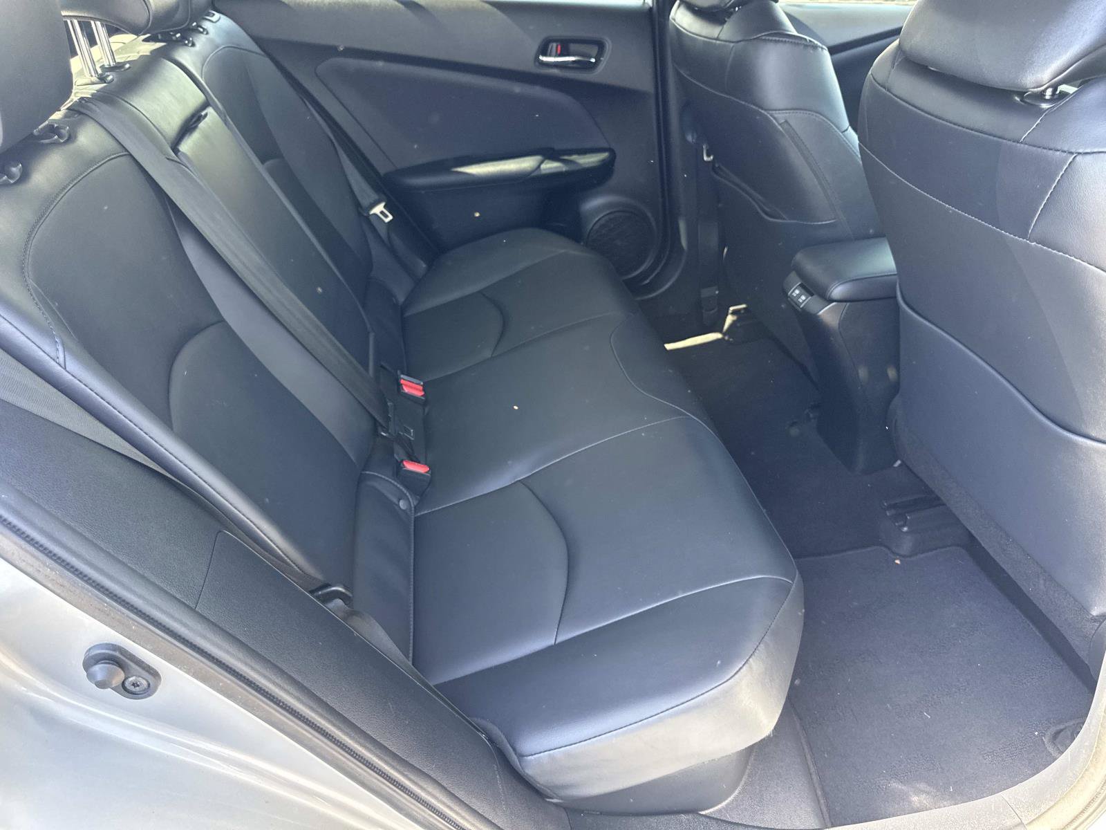 Used 2022 Toyota Prius FWD image 32