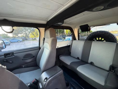 Used 2005 Jeep Wrangler Unlimited AWD/4WD image 14