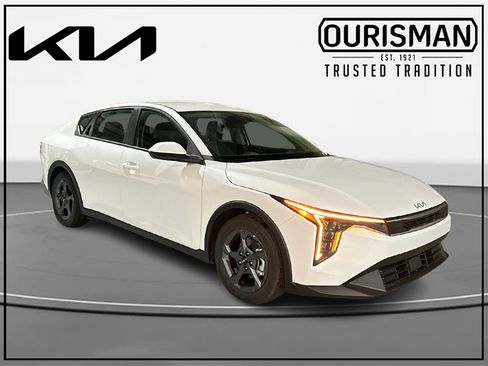 New 2025 Kia K4 LXS image 1
