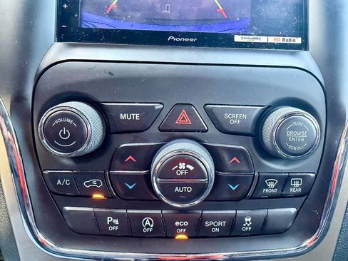 Used 2018 Jeep Grand Cherokee Altitude AWD/4WD image 35