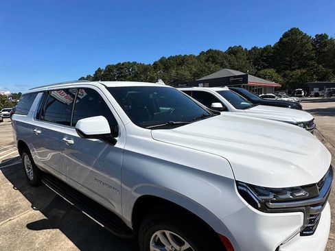 Used 2021 Chevrolet Suburban LT image 6