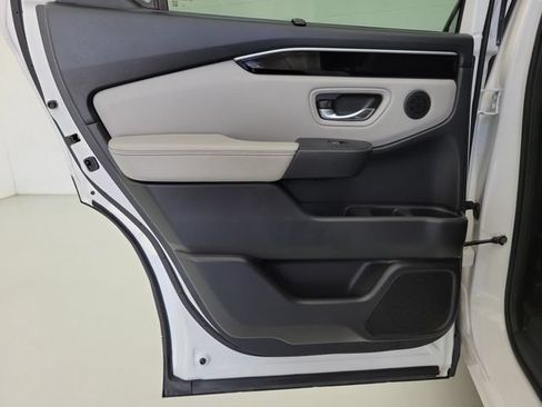 Used 2023 Honda Pilot Touring image 15